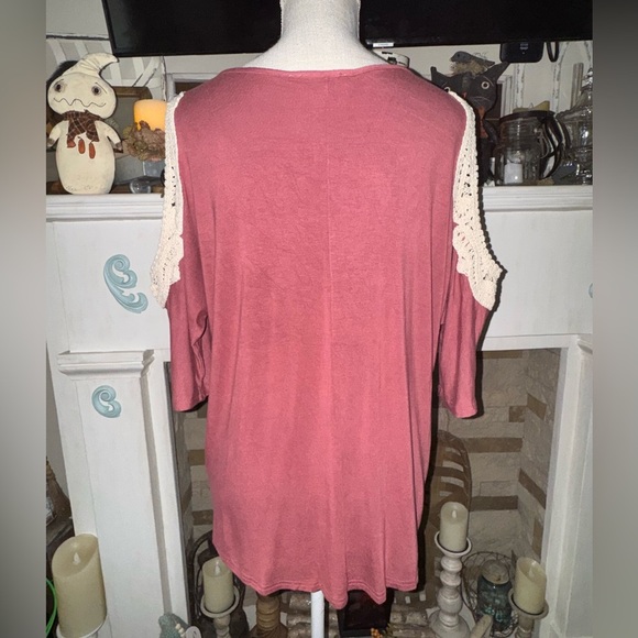 Wishful Park crocheted lace cold shoulder top EUC size L - Picture 2 of 7